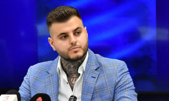 adrian mititelu jr este singur