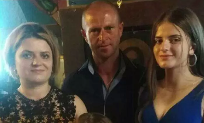 Ultima fotografie: Alexandra, alături de familia sa în biserică