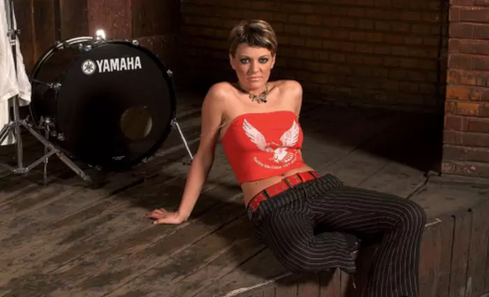 Dana, într-o ședință foto pentru VIVA! din 2004