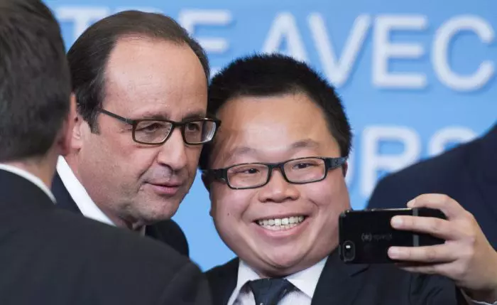 Francois Hollande, în "tandrețuri" cu un afacerist asiatic...Hollande Visits Canada - Montreal