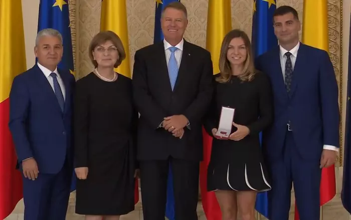 Simona Halep a fost decorată de Klaus Iohannis