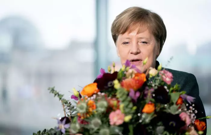 Angela Merkel suspectă de coronavirus