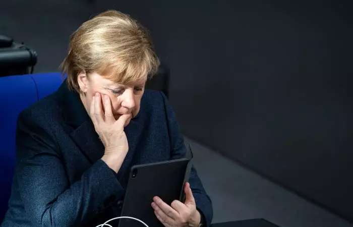 Angela Merkel suspectă de coronavirus