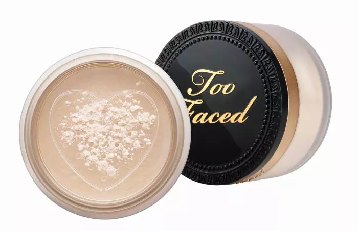 Pudră liberă, Too Faced, Born This Way, 144 lei, disponibilă Sephora