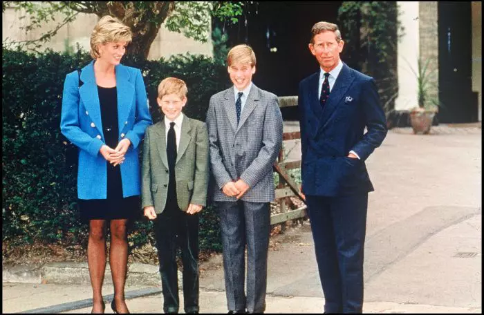 Charles, Prinţesa Diana şi cei doi fii ai lor