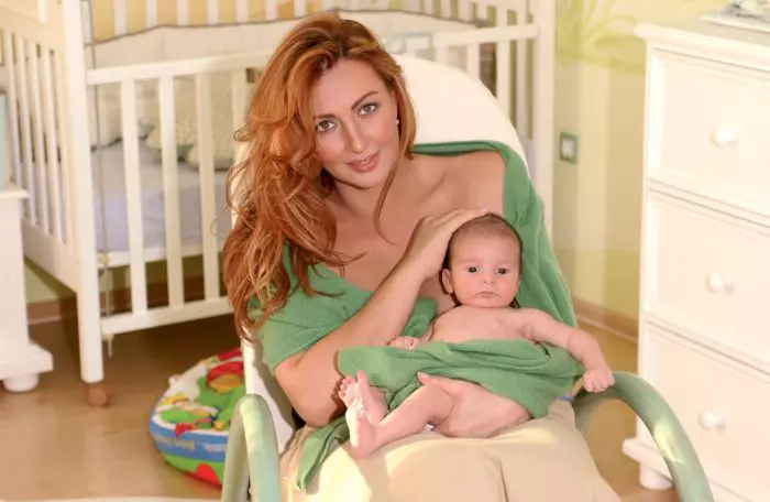 Mihaela, într-o ședință foto pentru VIVA! la foarte scurt timp după naștere