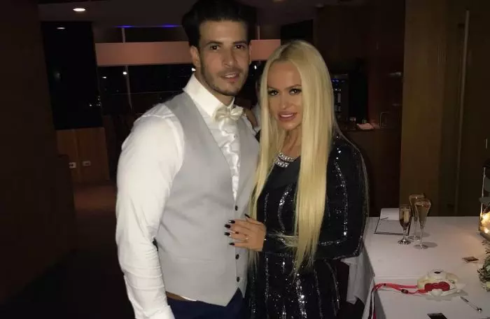 Anda Adam și fratele ei