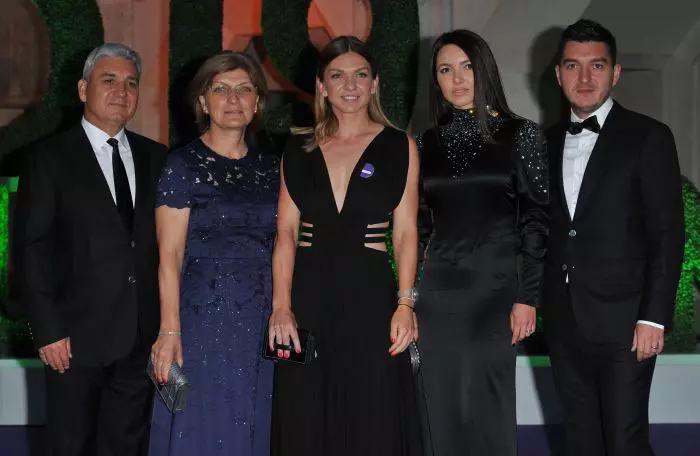 La Wimbledon, alături de părinți, fratele și cumnata sa.