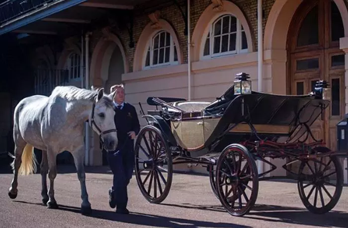 Caleasca in care cei doi miri vor strabate strazile Londrei dupa cununie
