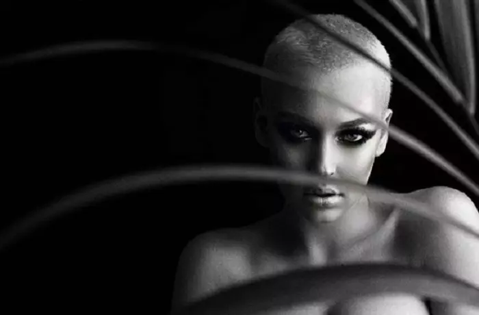 Misha se reinventează după divorţul de Connect-R