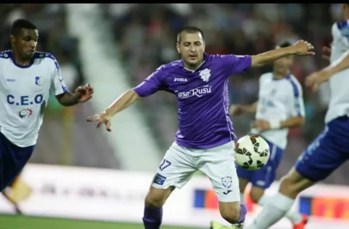 La fel ca și colegul lui Dănciulescu, fotbalistul Ianis Zicu a lipsit de la examenul de BAC.