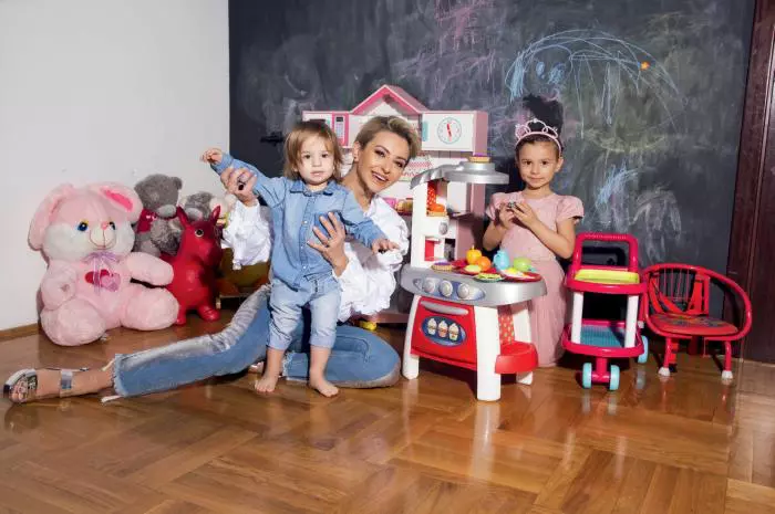 Giulia, impreuna cu Sabina si Eduard