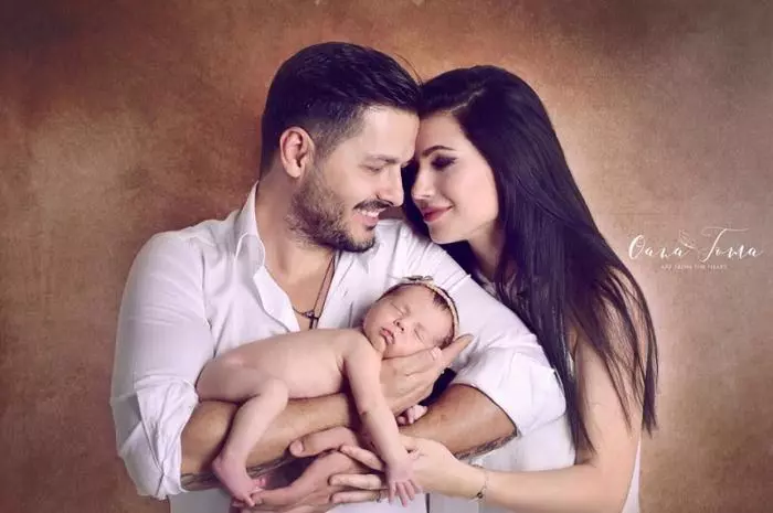 Liviu Vârciu și Anda Călin alături de fetița lor