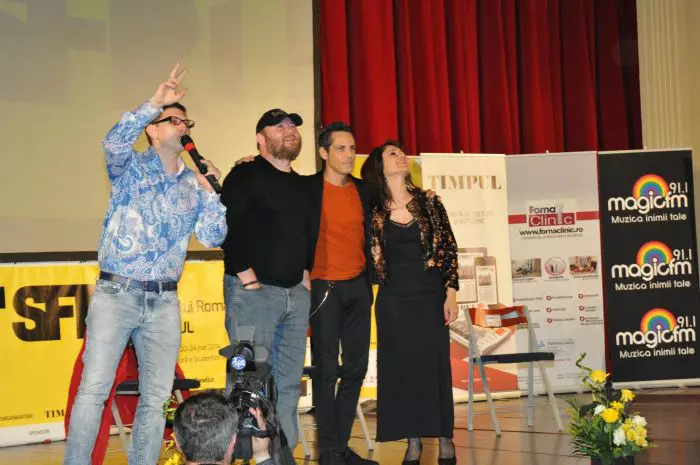 O parte dintre actorii din Liceenii