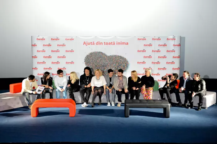 Artistii la lansarea campaniei "Nu esti singur pe lume"
