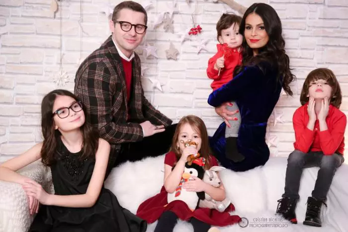 Adi Sînă, Anca Serea și familia