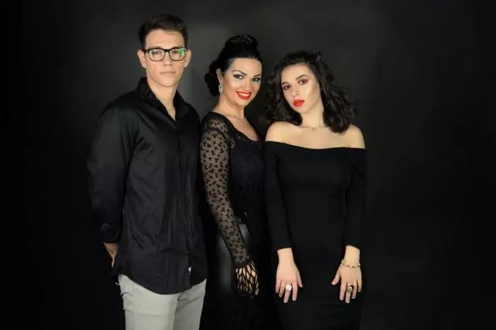 Andrew, Ozana Barabancea și Gloria