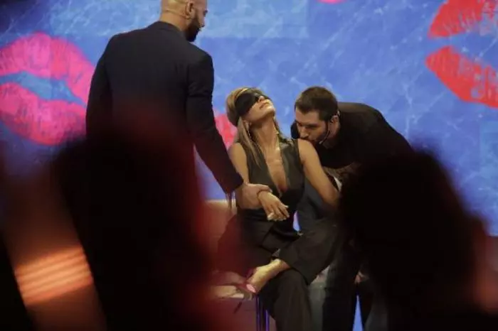 Artista l-a preferat pe Victor Slav...