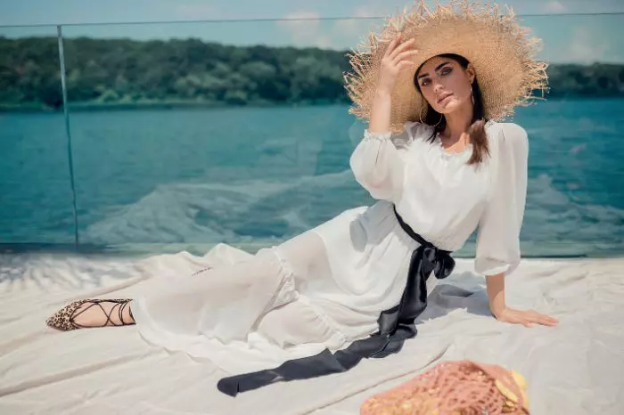 Rochie premium lungă, din voal alb, 299 lei