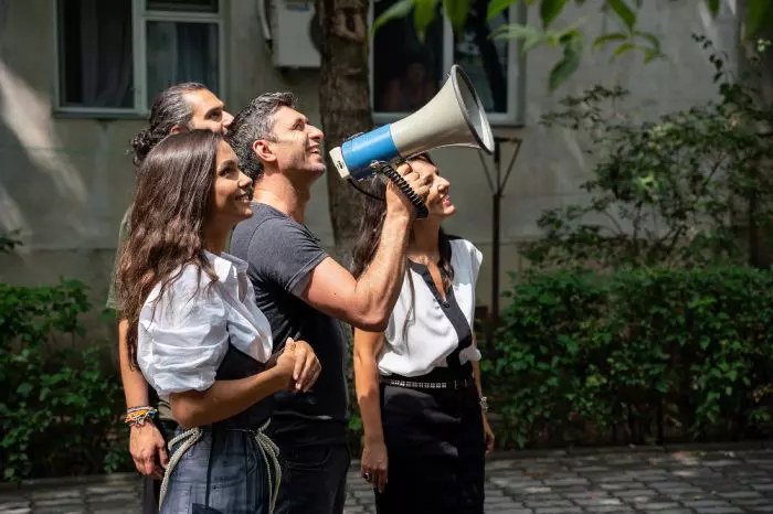 Laura, Cristina, Omid si Dragos