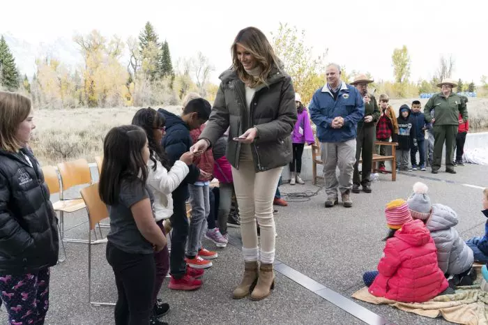 Jeanșii skinny îi flatează silueta Primei Doamne a Statelor Unite.