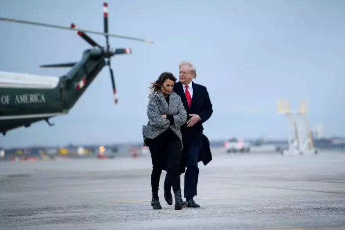 Melania Trump arată perfect și cu stiletto, și cu bocanci army.