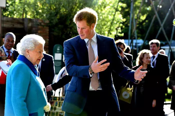 Printul-Harry-si-Regina3-1