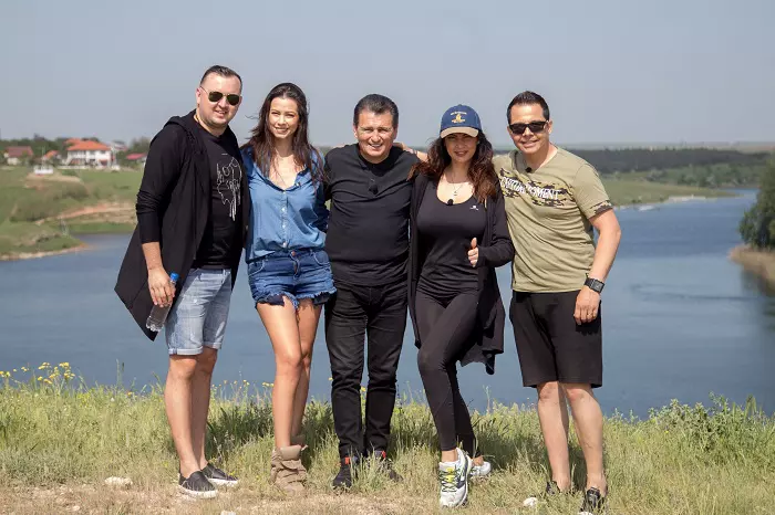 nea-marin-pofti-la-munca-surorile-luciu