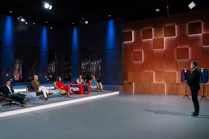 Alexandru Ciucu a fost unul din concurenții ediției de ieri a emisiunii „Imperiul Leilor”, de la Pro TV. Designerul vestimentar s-a prezentat în fața celor cinci investitori cu un plan de afaceri ce avea nevoie de susținerea financiară a acestora, de 2 milioane de euro, pentru a fi implementat.