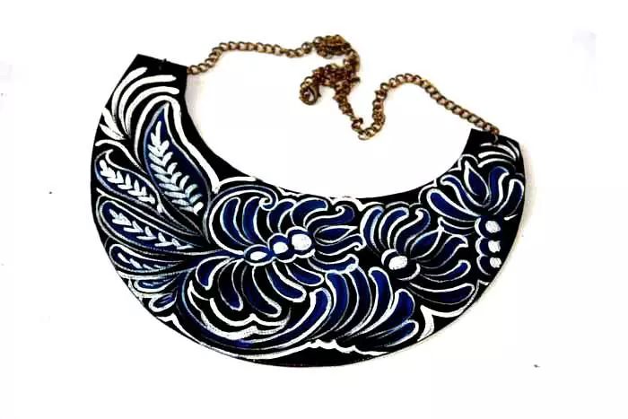 Colier pictat pe piele, www.EtnoWare.breslo.ro, 49 lei