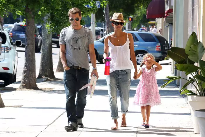 Halle, fostul ei soț Oliver Martinez și Nahla