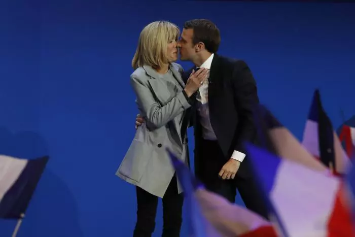 Emmanuel si Brigitte Macron