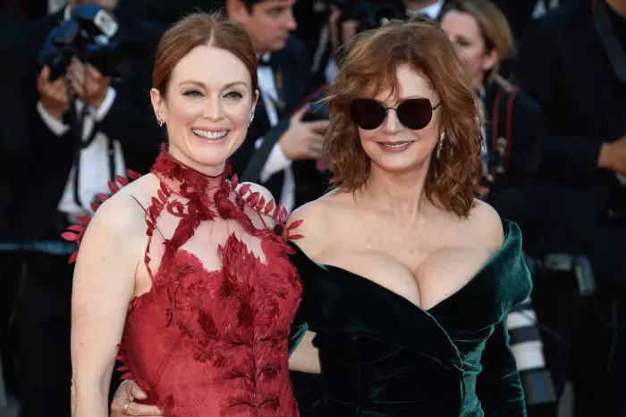 Cu vechea ei prietenă Julianne Moore, la ceremonia de deschidere a festivalului.