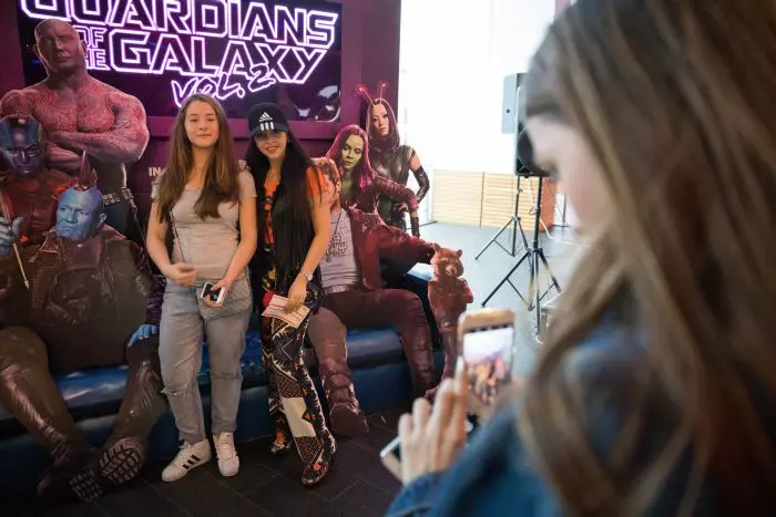 Bibi Oficial & prietena