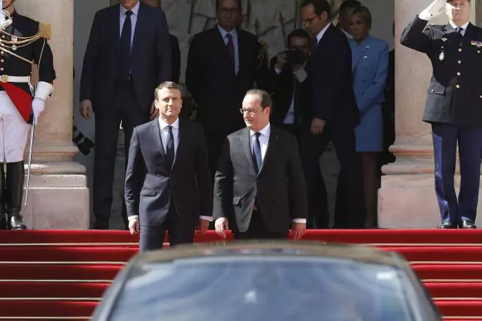 Emmanuel Macron si Francois Hollande