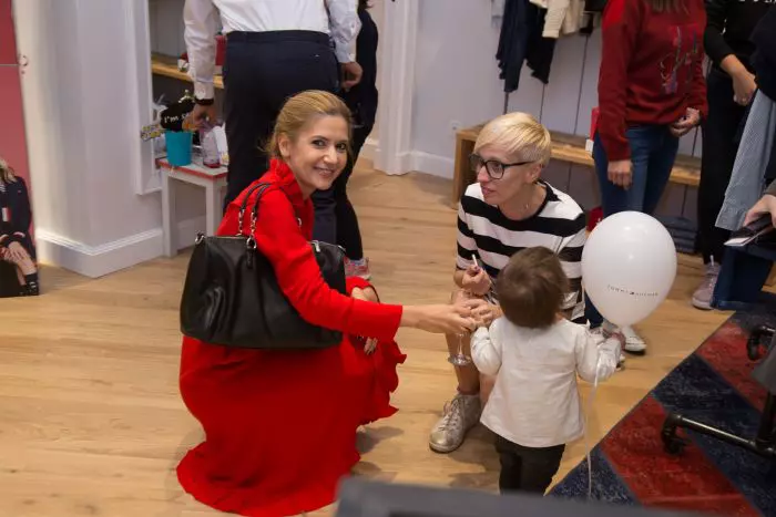 Amalia Enache si Roxana Crisan (Shake Advertising)