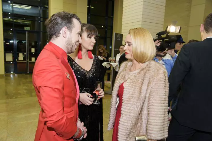 Andreea Esca a purtat blană la Gala Unica 2017