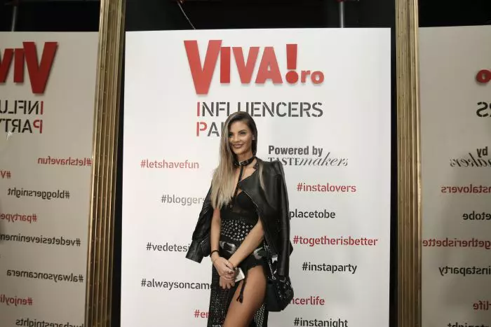 Ramona, asistenta in emisiunea Prietenii de la 11