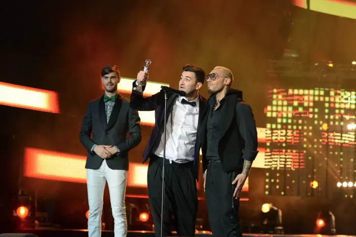 În 2013, alături de Alex Velea la On Air Music Awards 2013