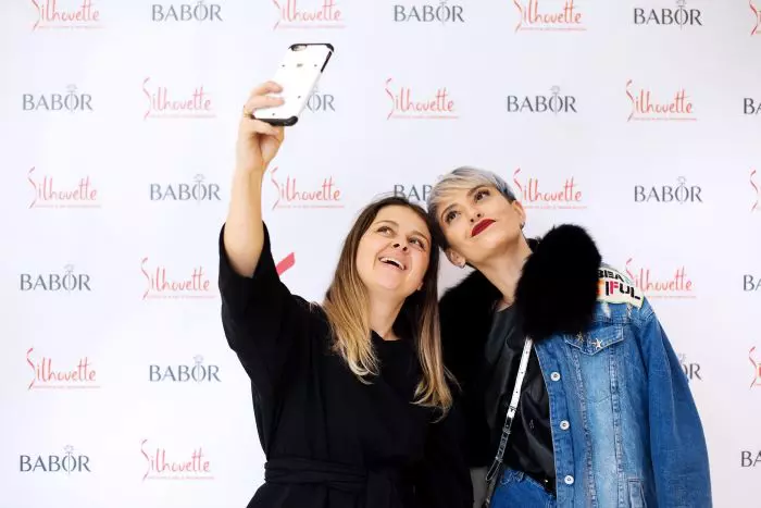 Luana Dăneț (Viva) și Giulia)