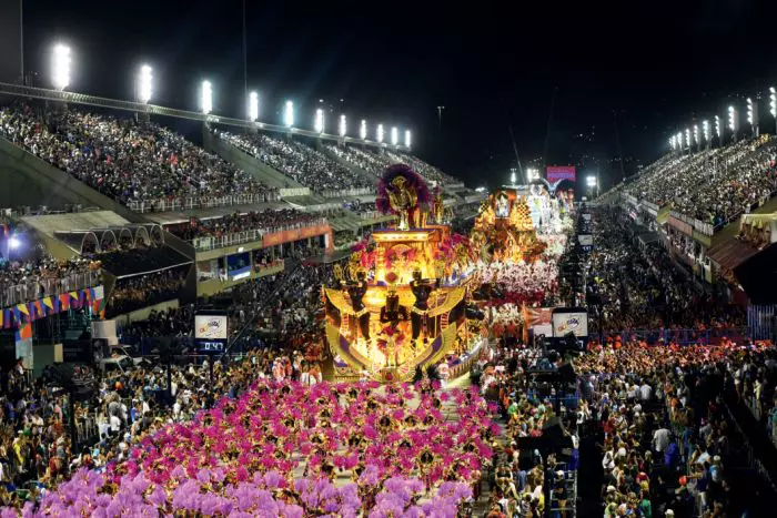 Petrecere nebună, cu două milioane de participanți - Sambadromul din Rio