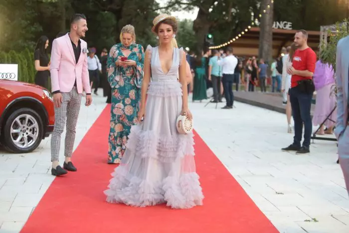 Gabriela Atanasov (Sweet Paprika) - ținută inspired by glo™ Elements Chrome