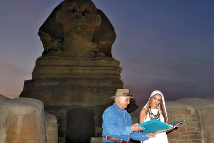 Beyonce si Zahi Hawass