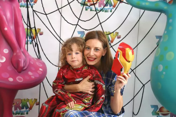 Eli Roman și fiul ei, Andrei