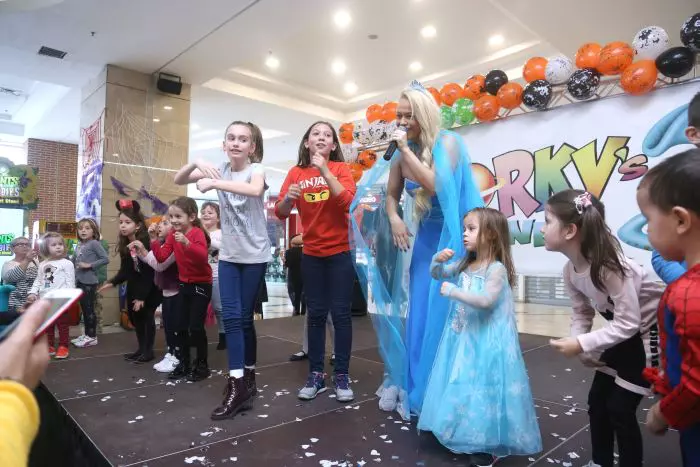 Anda Adam a fost acompaniată  pe scenă de fiica sa