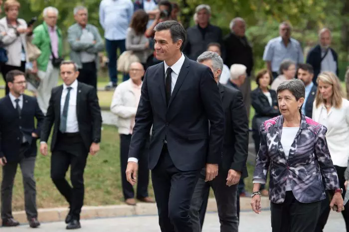 Premierul spaniol Pedro Sanchez ajunge la înmormântarea lui Monserrat Caballé.