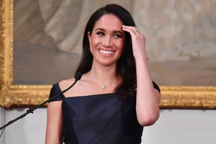 Rochia de gravidă a lui Meghan Markle a costat doar 38 de lire sterline!