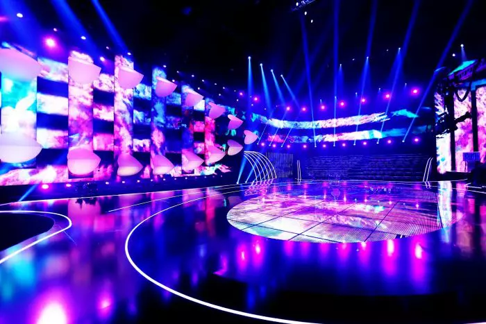 Loredana Groza şi Cabral prezintă emisiunea "Cântă acum cu mine!"