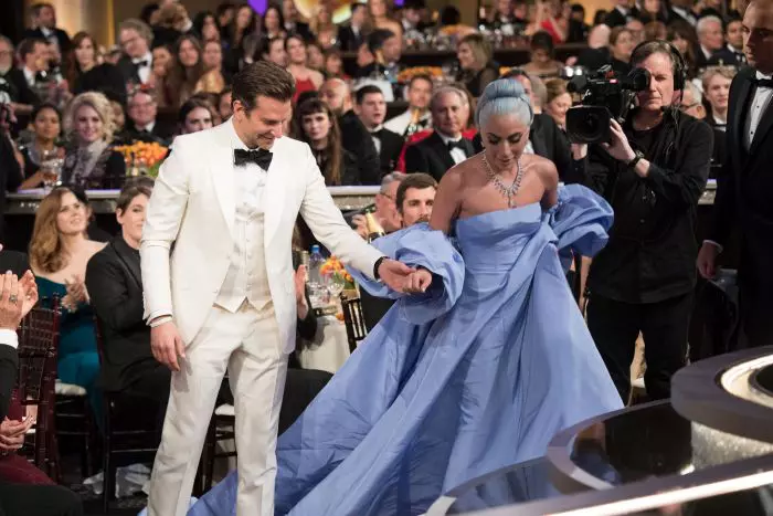 Lady Gaga și Bradley Cooper la Globurile de Aur