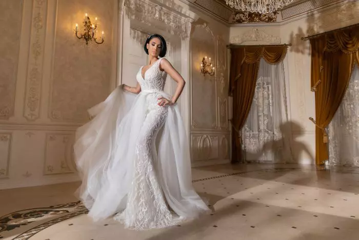 Adelina Pestritu poartă rochia de mirasă